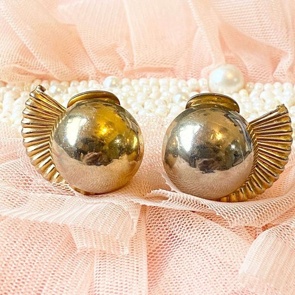 Alice Signed Vintage Gold Tone Round Winged Clip On Earrings Old Money Chic Glam